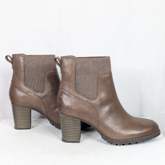 Clarks Verona Ease Leather Lug Sole Stacked Heel Ankle Boots - Picture 2 of 8